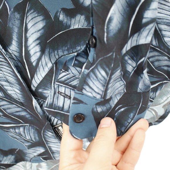 NWOT Wildfang Shirt Womens XS The Empower Long Sleeve Button Up Leaf Print Rayon - Picture 3 of 12